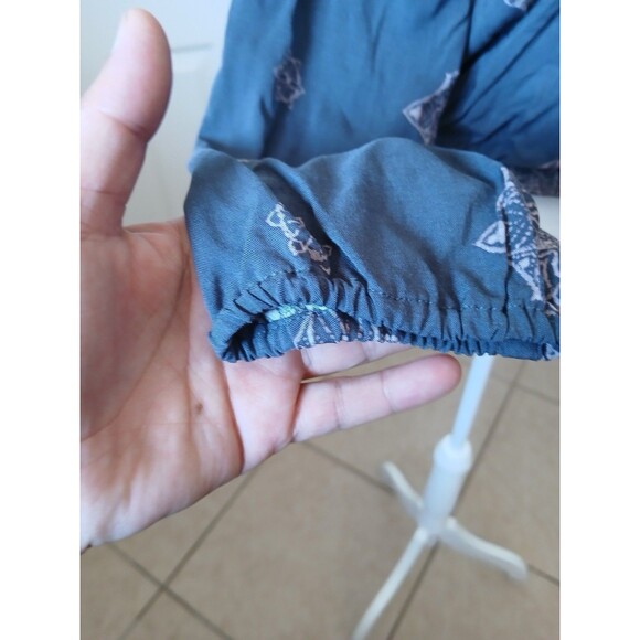 O'Neill Gray Floral Print Top Womens Long Sleeve V-Neck Pullover Size Large - Picture 6 of 15